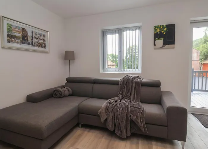 Woodside * Scarborough